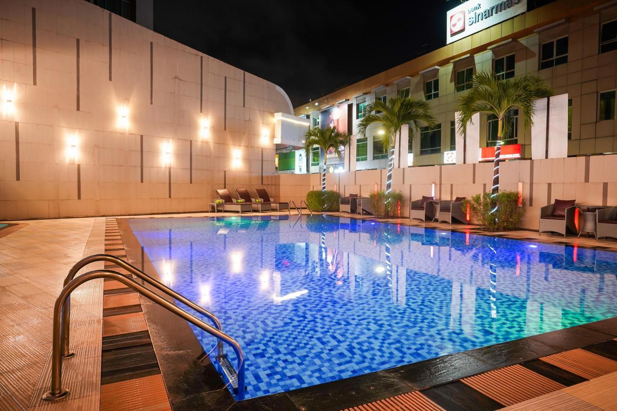 Nagoya Hill Hotel Batam Экстерьер фото