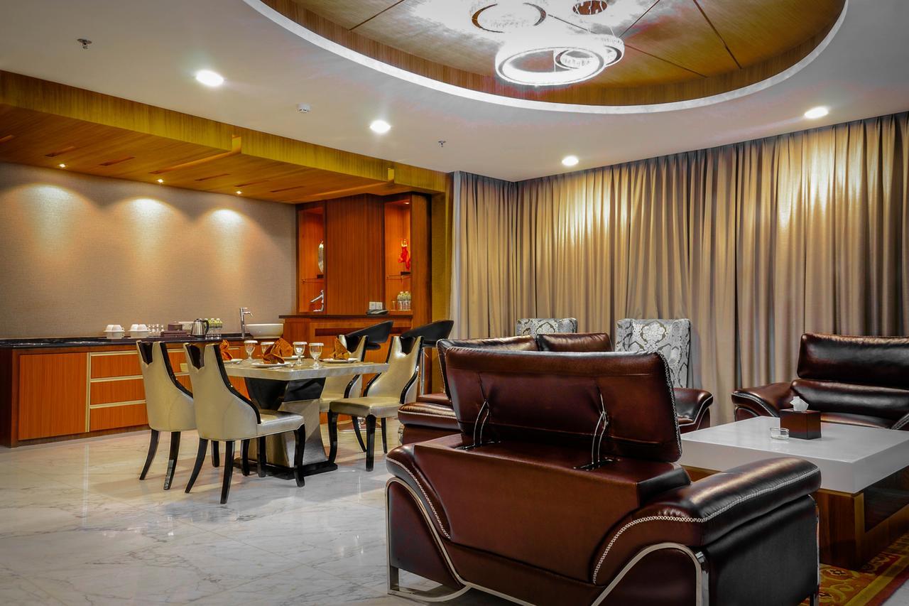 Nagoya Hill Hotel Batam Экстерьер фото